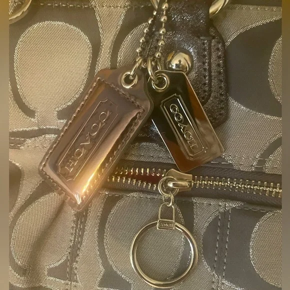 Coach Poppy Signature C Gray - GUC - Picture 3 of 11